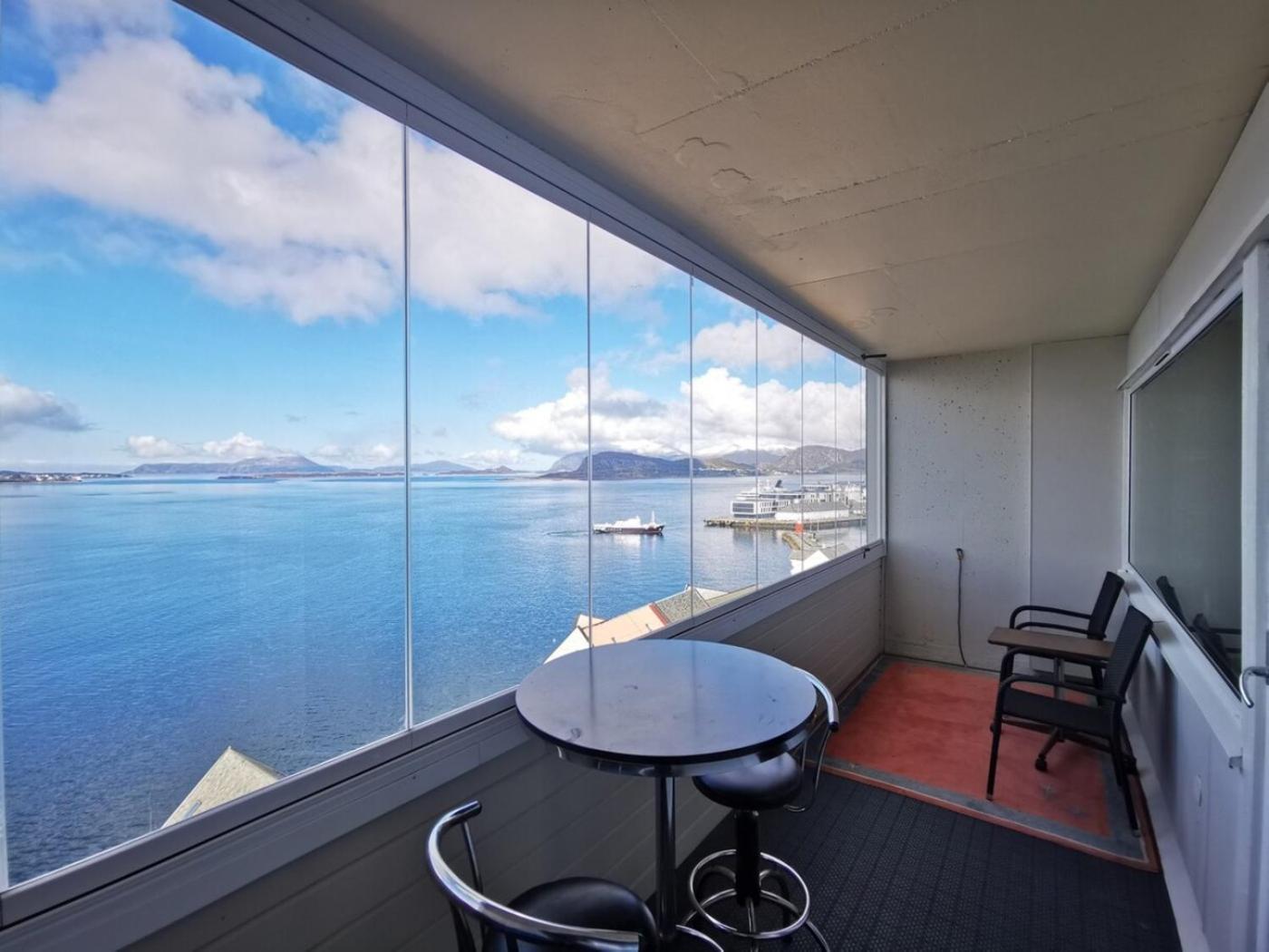 Apartment Close To The City Center With Sea View Ålesund Exterior foto