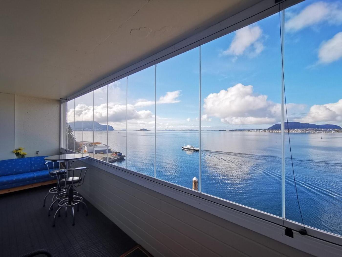 Apartment Close To The City Center With Sea View Ålesund Exterior foto